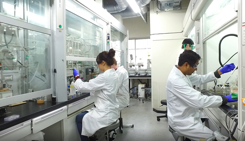 优德体育nba官方地址 ゲーム序盤は両チームともにキックを有効に使い、敵陣でゲームを組み立てます